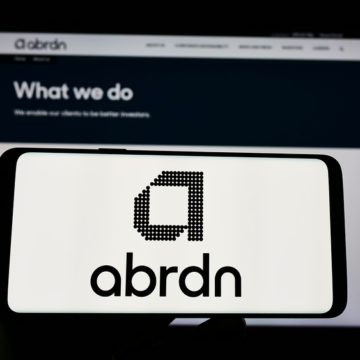 Stuttgart,,Germany,-,08-14-2021:,Person,Holding,Smartphone,With,Logo,Of Abrdn Tokenizes Money Market Fund on Hedera with Archax